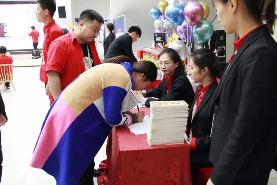 林鳳裝飾翻牌活動 林鳳裝飾翻牌活動