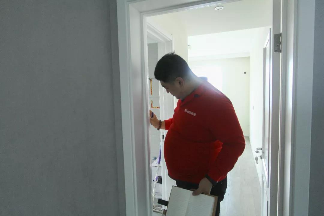 林鳳裝飾免費檢測門窗、五金